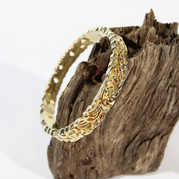 Gold Plated Hawaiian Plumeria and Cut-In Scroll Design Bracelet - Picture 3 of 8